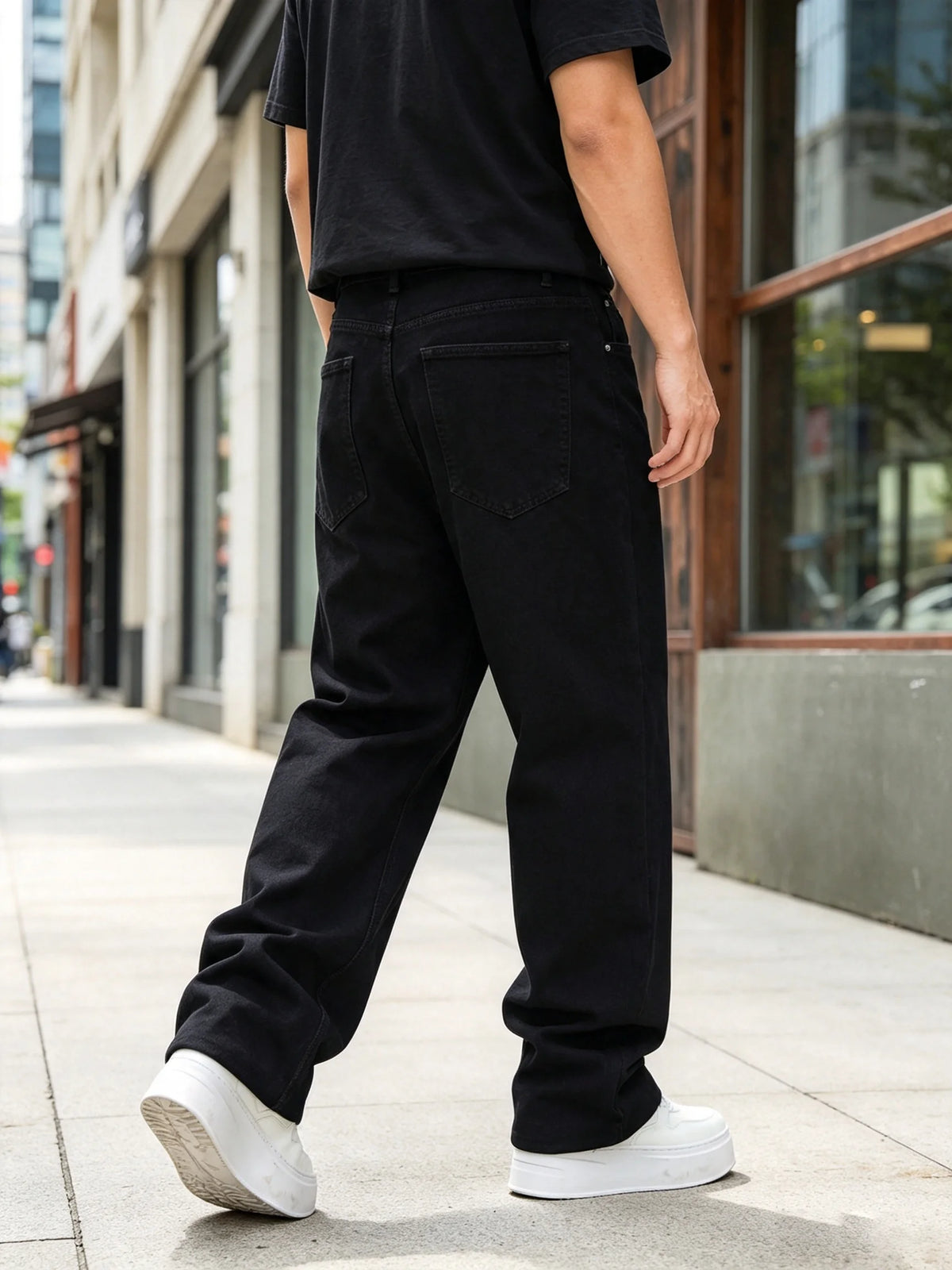 Men's Wide-Leg Stretch Denim Jeans — product view