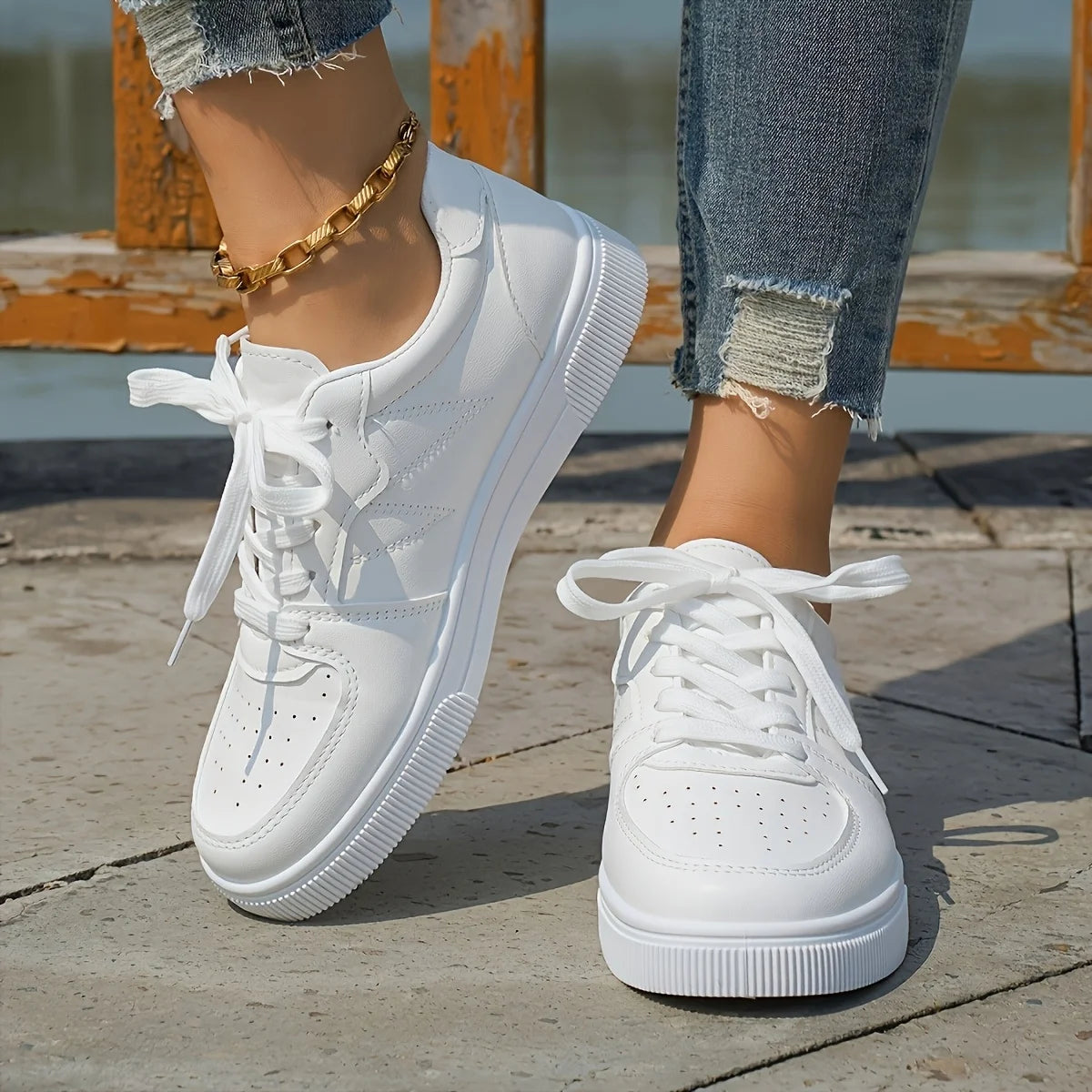 Women's Lightweight Lace-Up Sports Sneakers — product view
