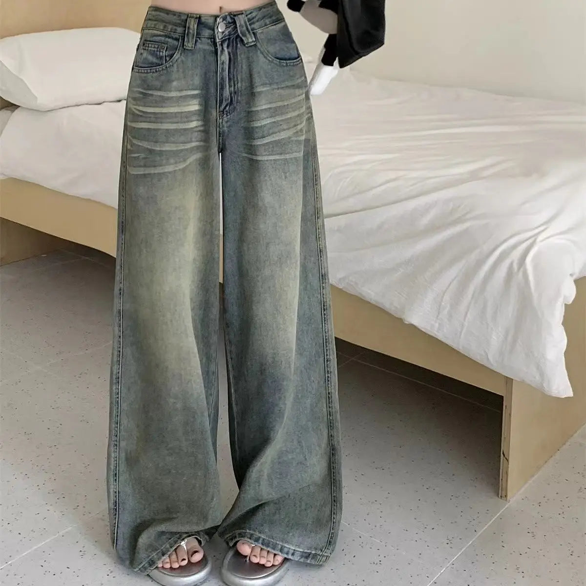 Women's Vintage High-Waist Relaxed Jeans — product view