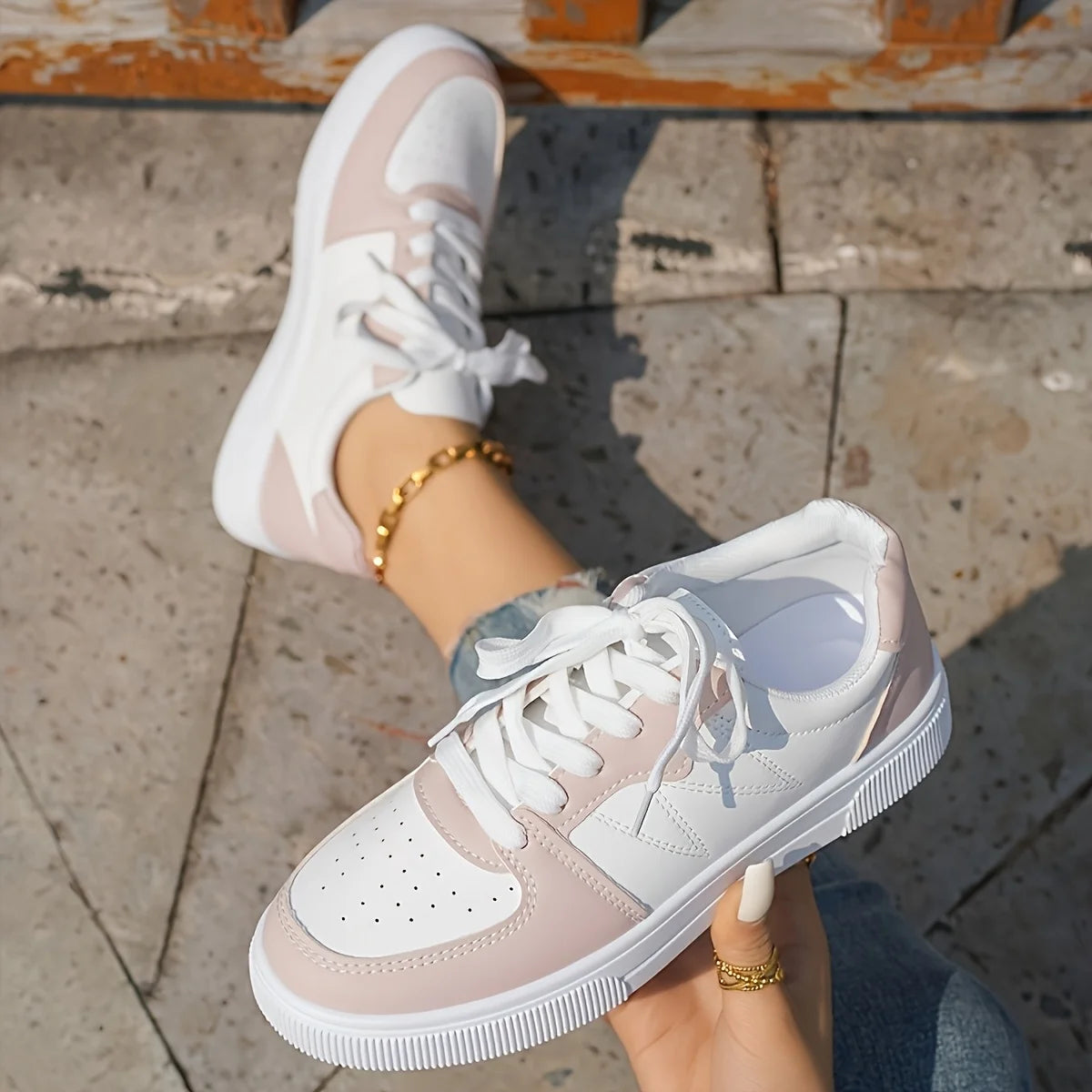 Women's Lightweight Lace-Up Sports Sneakers — product view