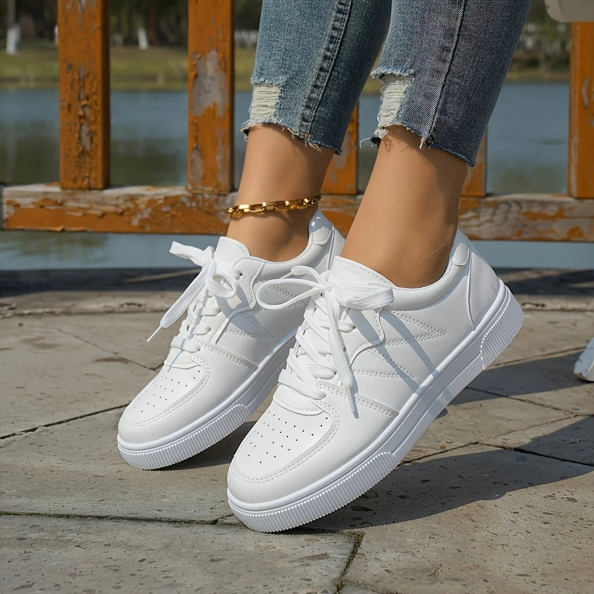 Women's Lightweight Lace-Up Sports Sneakers — product view