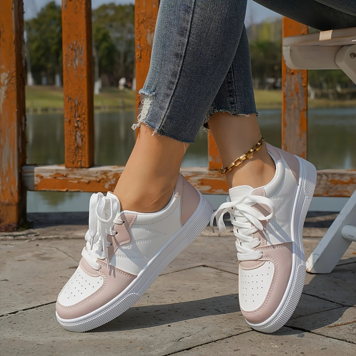 Women's Lightweight Lace-Up Sports Sneakers — product view