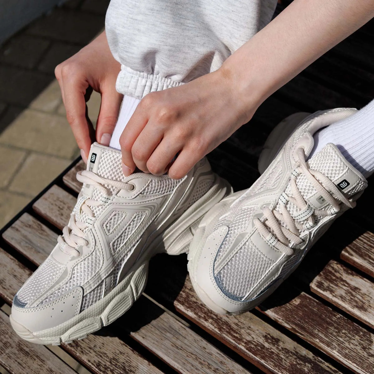 Women's Lightweight Mesh Jogging Sneakers — product view