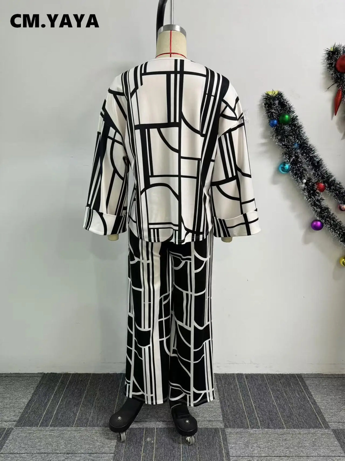 Women's Printed Long-Sleeve Top & Straight-Leg Pants Set