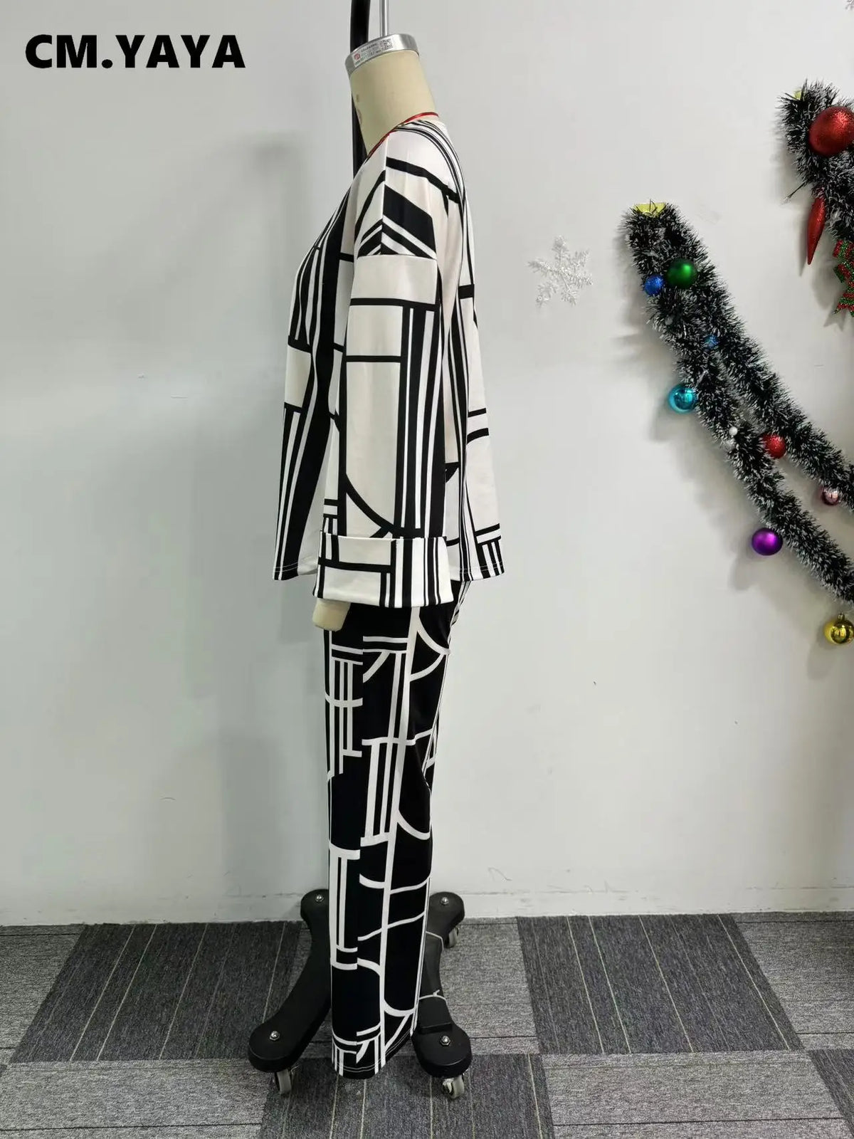 Women's Printed Long-Sleeve Top & Straight-Leg Pants Set