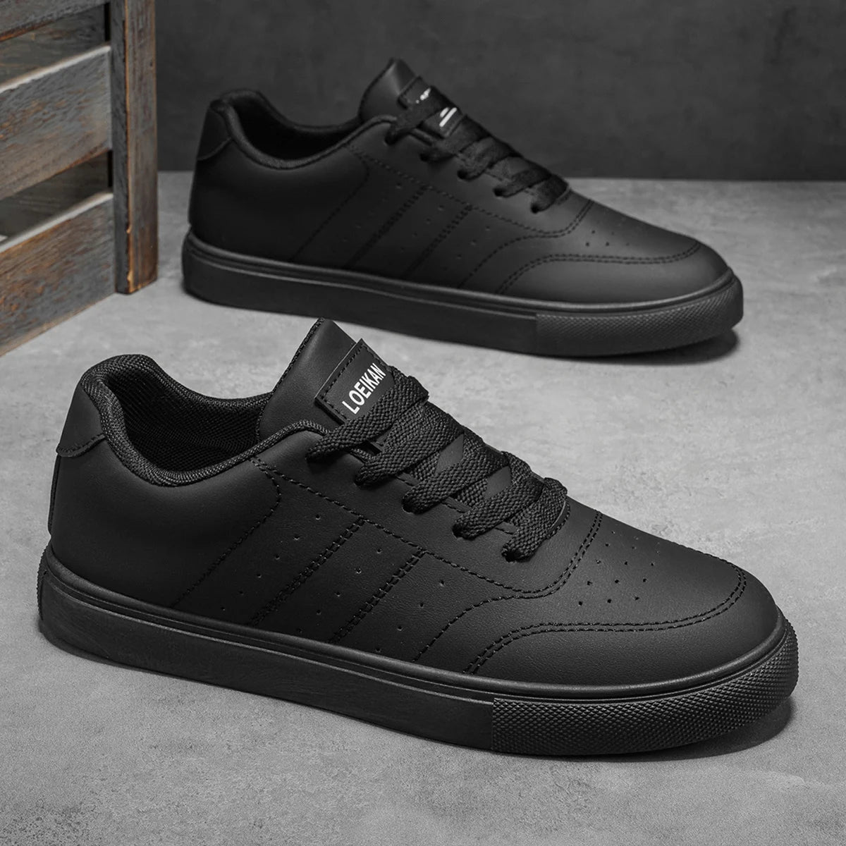 Men's Monochrome Low-Top Casual Sneakers