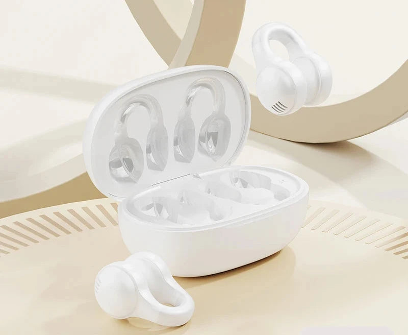 White wireless earbuds and their charging case on a beige studio background, with one earbud floating above the case and a Chinese text label reading '白色' in the bottom right corner.